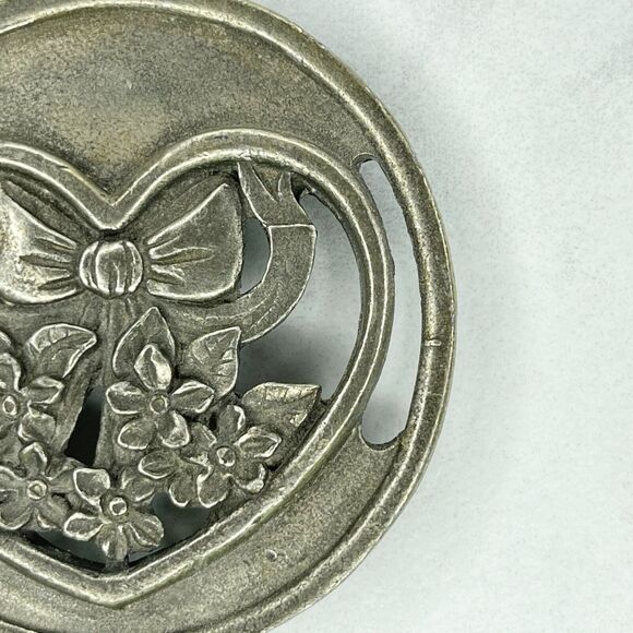 Olde Country Reproductions Small Pewter Heart Bow Flower Footed Trivet - Picture 5 of 11